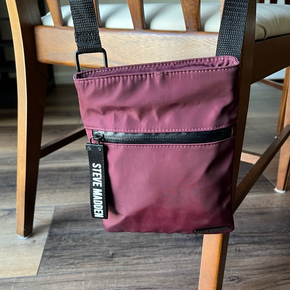 Steve Madden Zip Top Crossbody Bag 9X7” in Oxblood. Great for travel, phone! - Picture 2 of 11